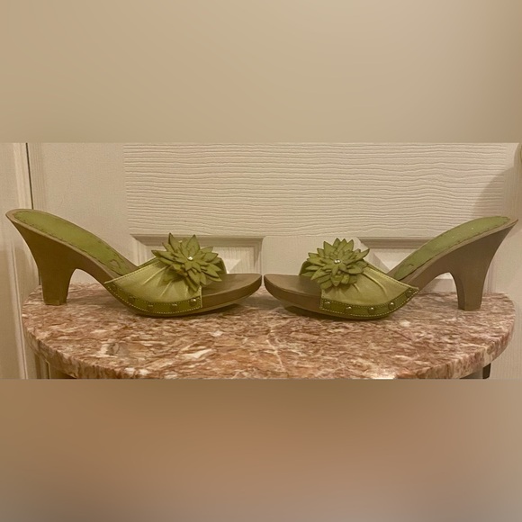 BAMBOO Green Flower Shoes; Size 9; EUC. - Picture 2 of 8